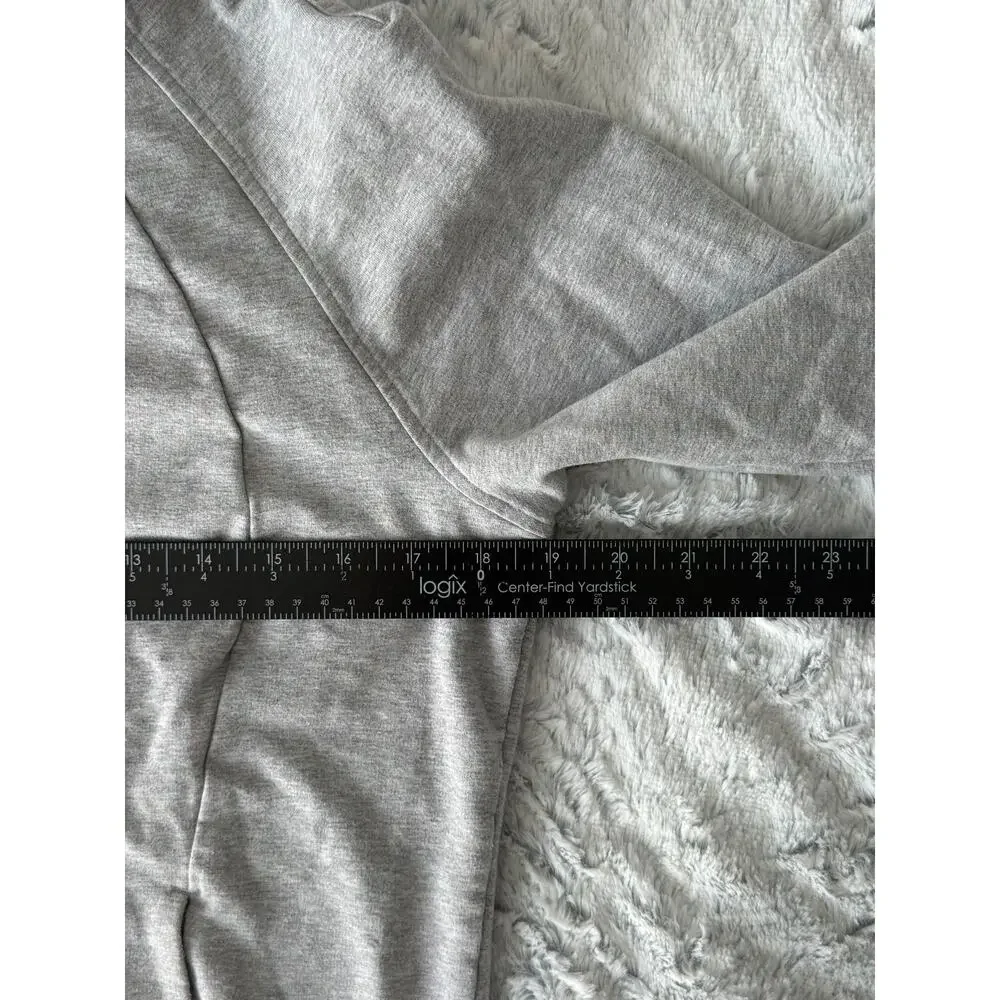 Lululemon Women's 6 Gray Heather Quarter Zip Pullover Athletic Pilates Chic Yoga